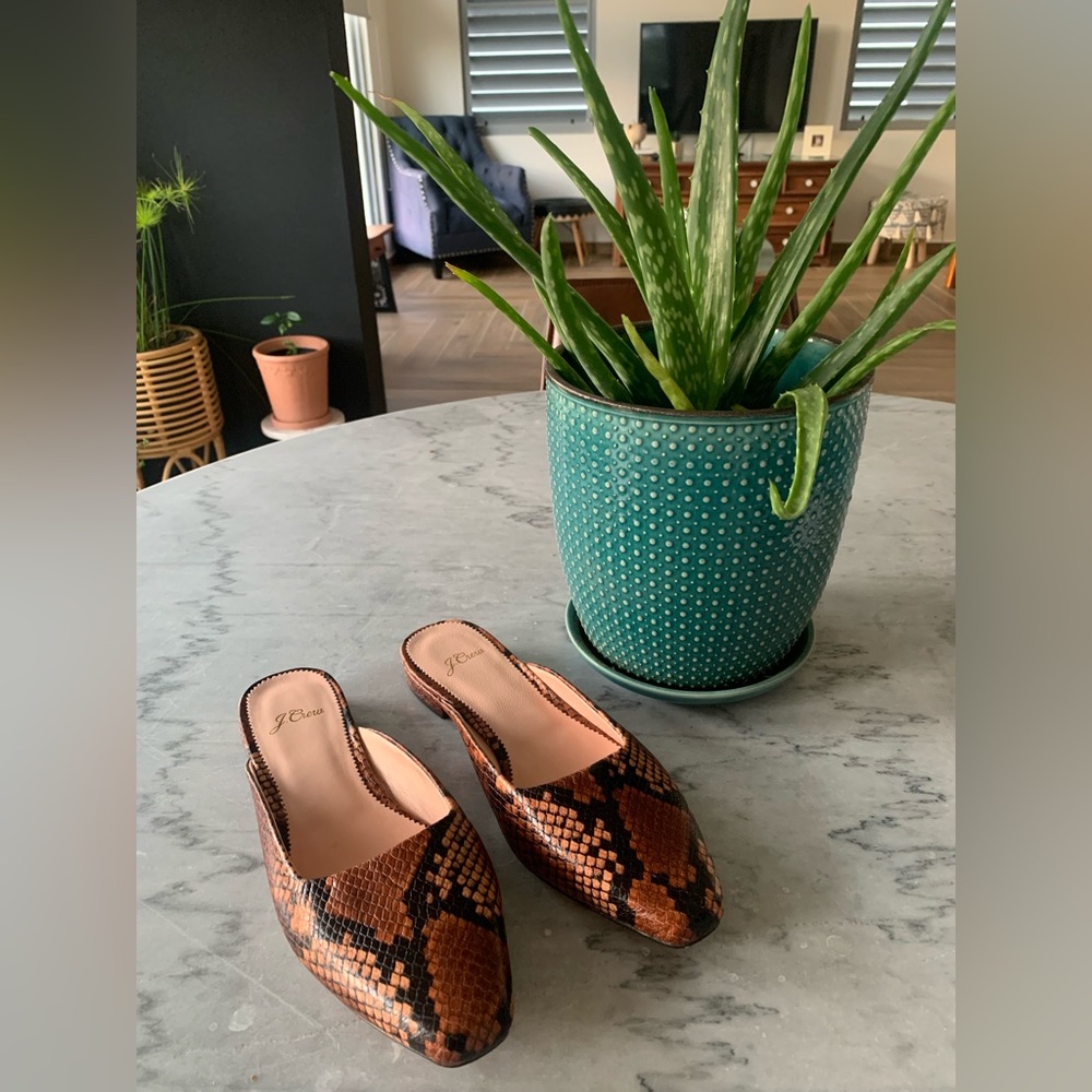 Carolyn Mule Flats in Embossed Leather